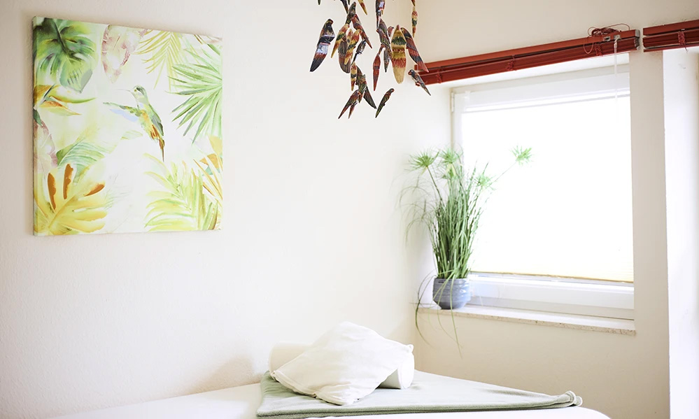 Behandlungszimmer mit Vögeln
